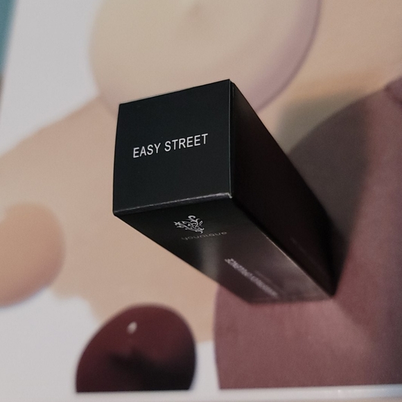 Moodstruck opulence matte lipstick - Picture 2 of 4